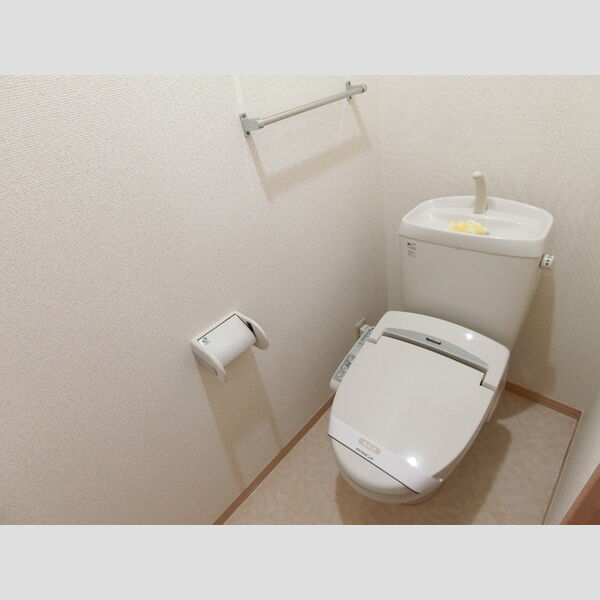 トイレ (トイレ)