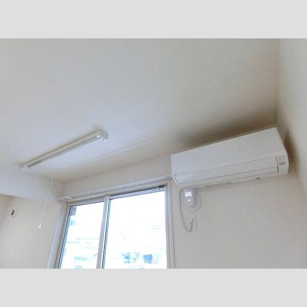 その他設備 (室内物干、エアコン)