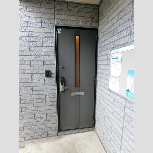 玄関 (デジタルキー、シリンダキーの2ロック)