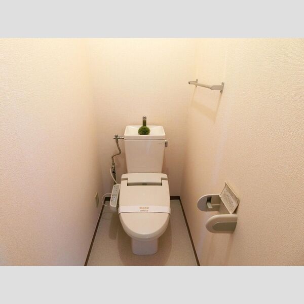 トイレ (トイレ)