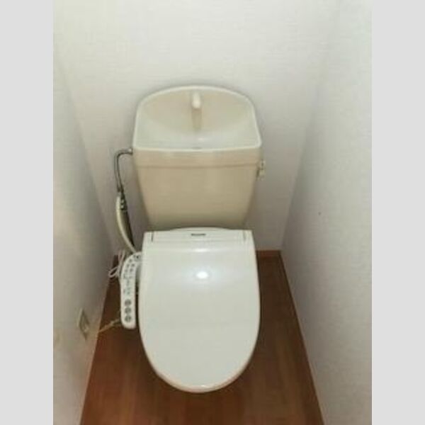 トイレ (トイレ)