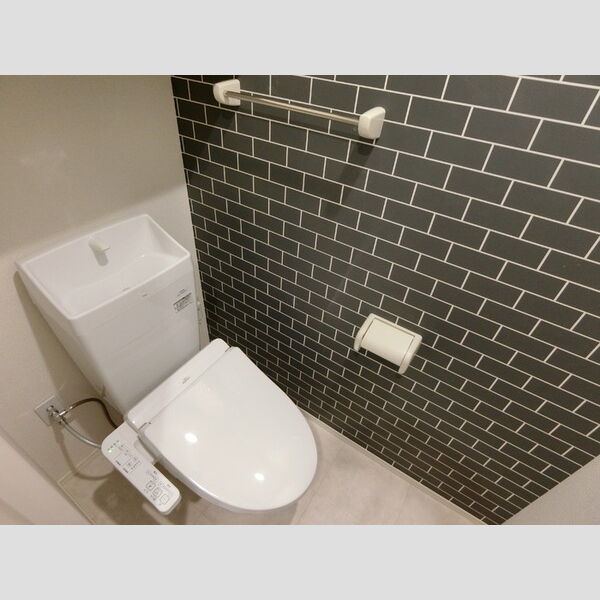 トイレ (トイレ)