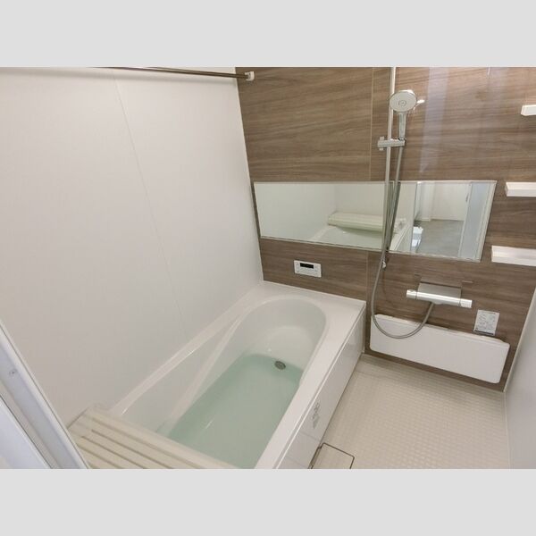 バス (追い焚き機能付浴室)