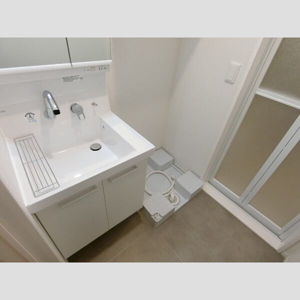 洗面所 (洗髪洗面化粧台・防水パン)