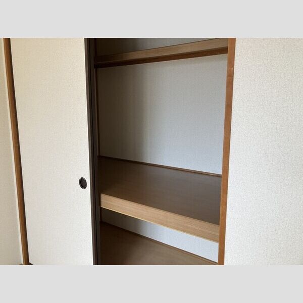 収納 (押入)