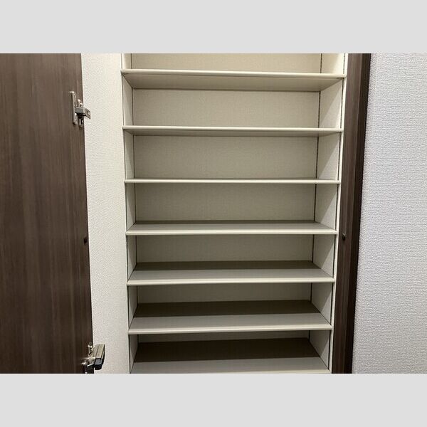 玄関 (シューズクローク)