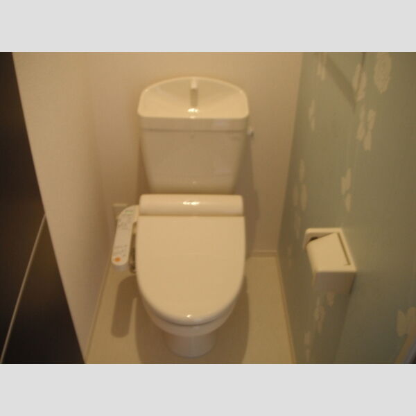 トイレ (トイレ)