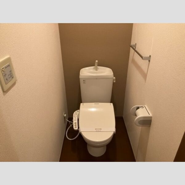 トイレ (トイレ)