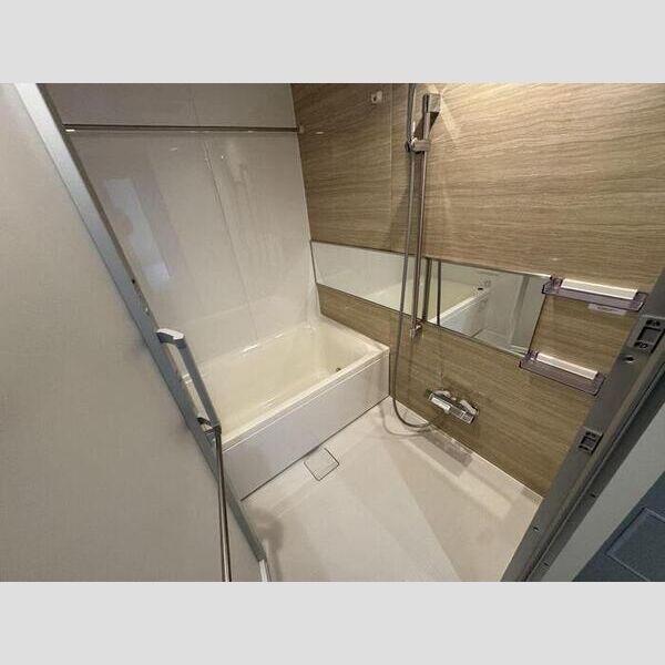 バス (追い焚き給湯機能付き浴室)