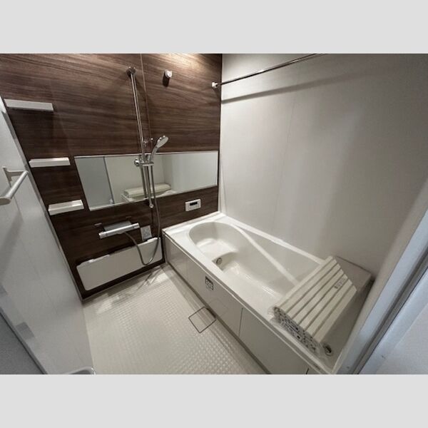 バス (追い焚き給湯機能付き浴室)