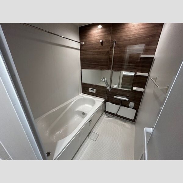 バス (追い焚き給湯機能付き浴室)