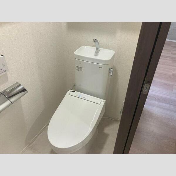 トイレ (温水洗浄暖房便座)