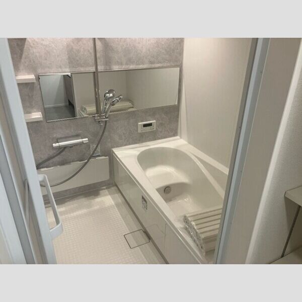 バス (追い焚き給湯機能付き浴室)