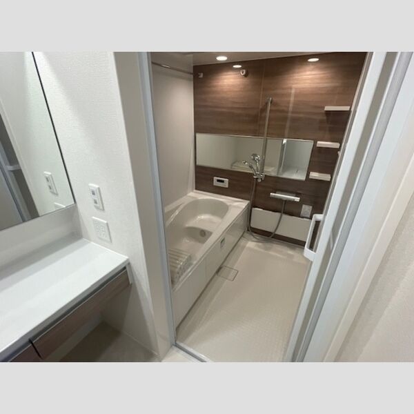 バス (追い焚き給湯機能付き浴室)