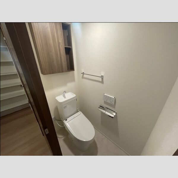 トイレ (温水洗浄暖房便座)