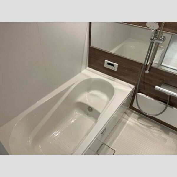 バス (追い焚き給湯機能付き浴室)