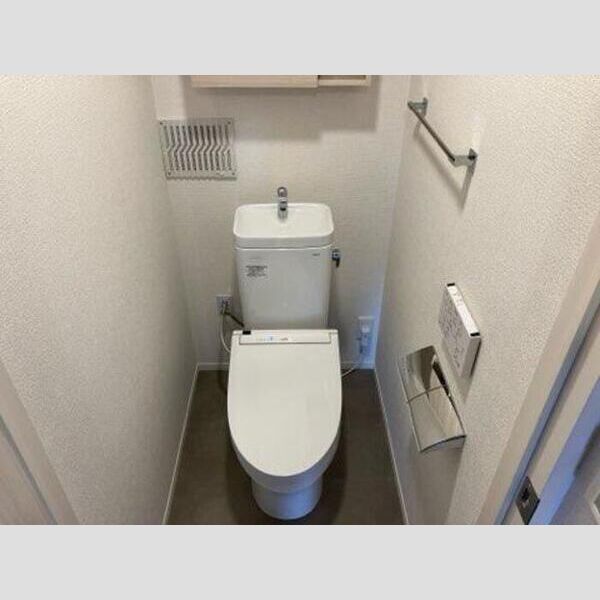 トイレ (温水洗浄暖房便座)