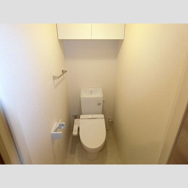トイレ (トイレ)