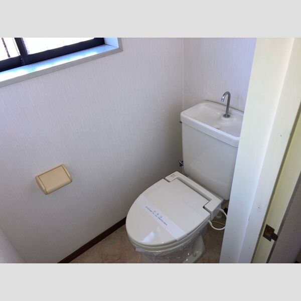 トイレ (トイレ)