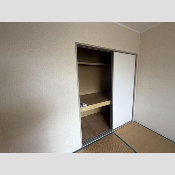 収納 (押入)