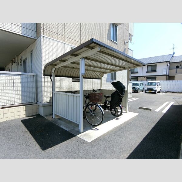 現地周辺 (駐輪場)