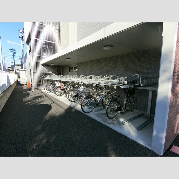 現地周辺 (駐輪場)