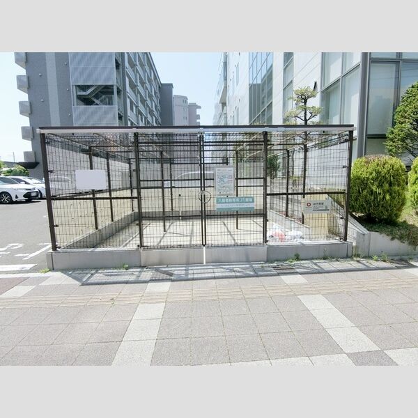 現地周辺 (ゴミ置場)