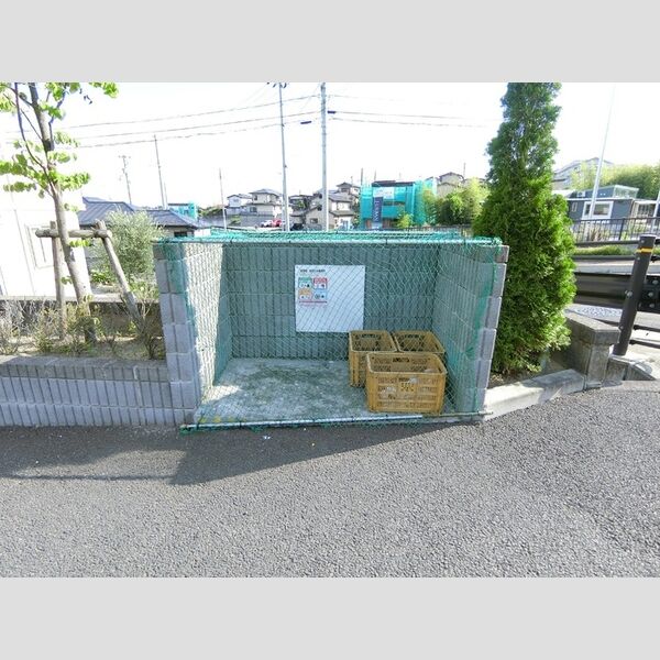 現地周辺 (ゴミ置場)
