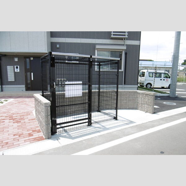 現地周辺 (ゴミ置き場)