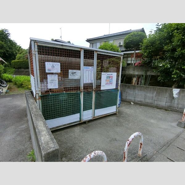 現地周辺 (ゴミ置場)