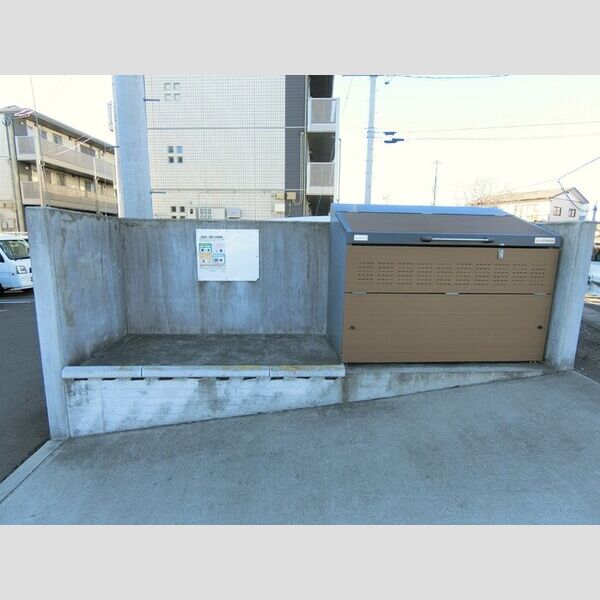 現地周辺 (ゴミ捨て場)