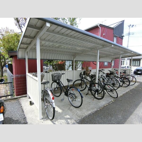 現地周辺 (駐輪場)