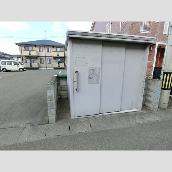現地周辺 (ゴミ置場)