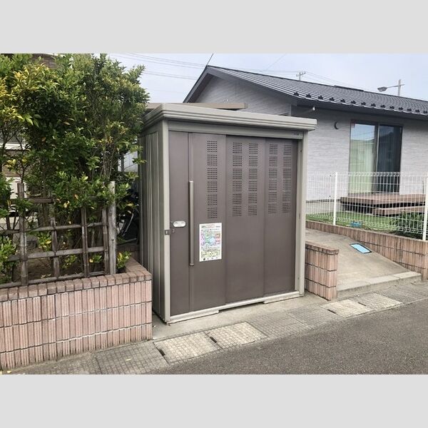 現地周辺 (ごみ集積所)