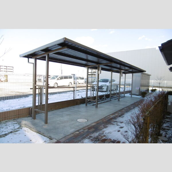 現地周辺 (駐輪場)