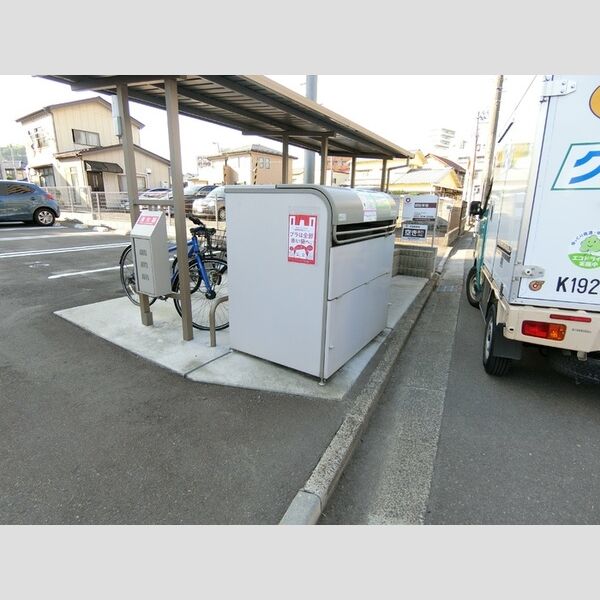 現地周辺 (ゴミストッカー)