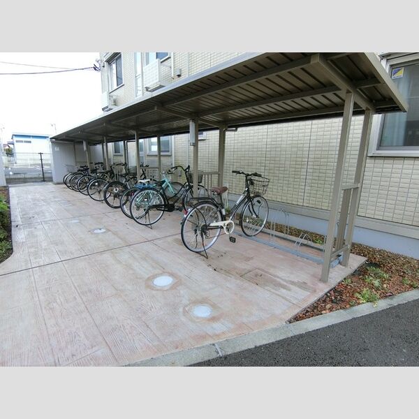 現地周辺 (駐輪場)