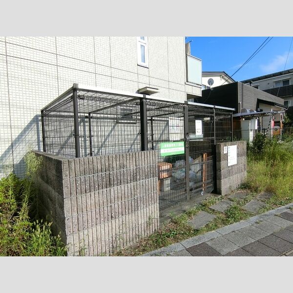 現地周辺 (ゴミ置場)