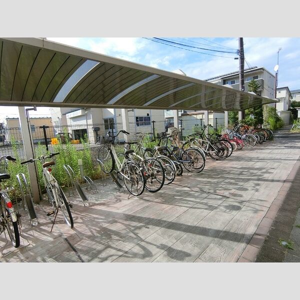 現地周辺 (駐輪場)