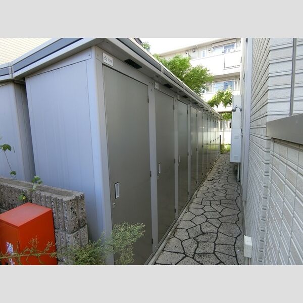 現地周辺 (物置)