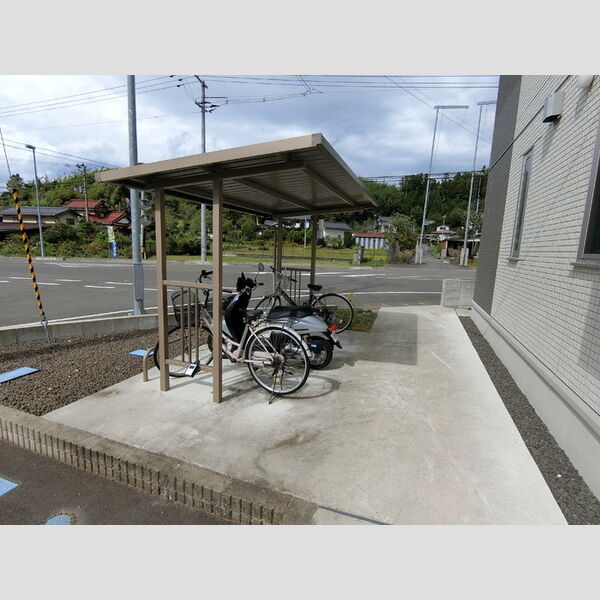 現地周辺 (駐輪場)