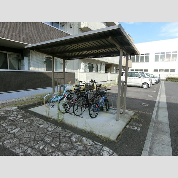 現地周辺 (駐輪場)