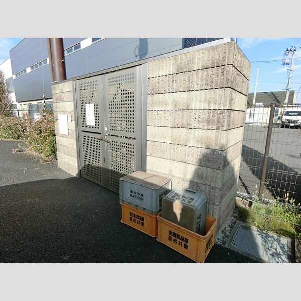 現地周辺 (ゴミ置場)