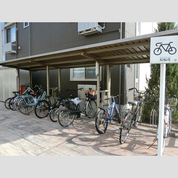 現地周辺 (駐輪場)