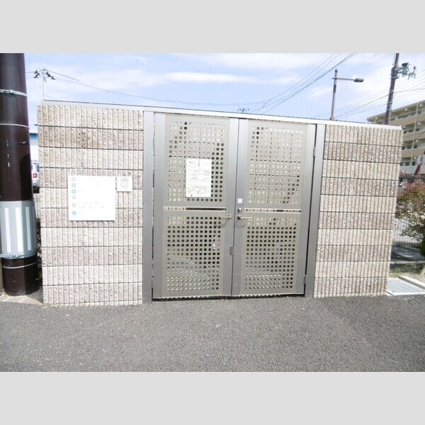 現地周辺 (ゴミ置き場)