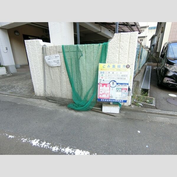 現地周辺 (ゴミ集積所)
