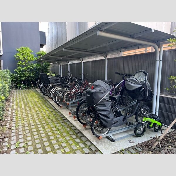 現地周辺 (駐輪場)