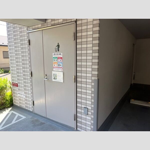 現地周辺 (ごみ集積所)