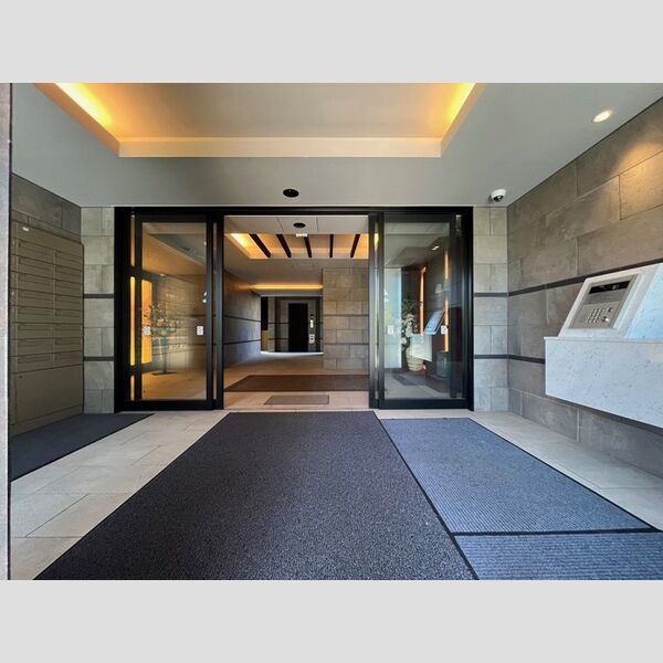 エントランス (エントランス)