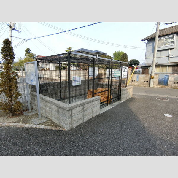 現地周辺 (ごみ集積所)